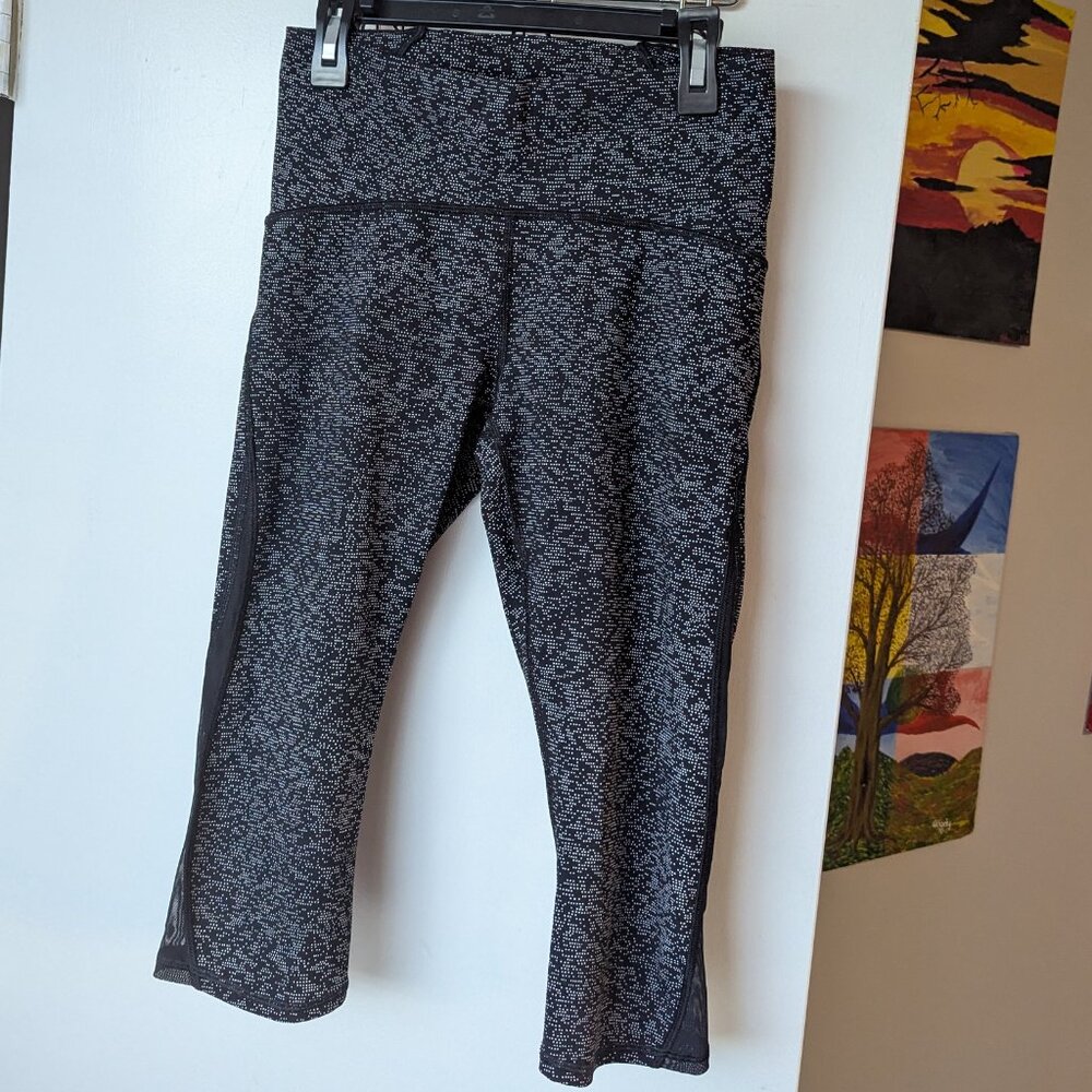 Size 6 Lululemon Athletica Train Times Crop Capris Soundwave White Black